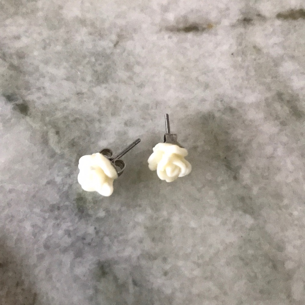 Flower studs
